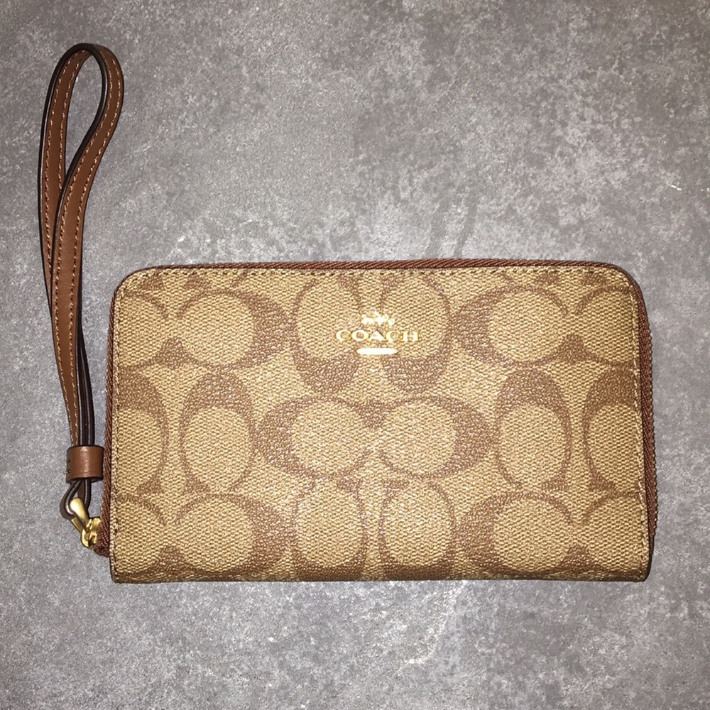 ☀️Coach Wristlet ☀️